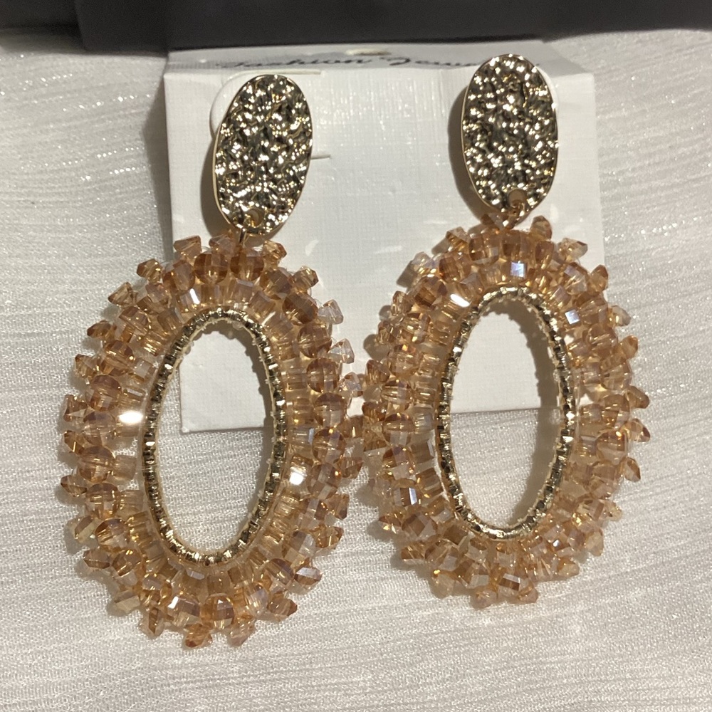 🌻Gold tone Champagne colored Crystal Drop oval Earrings